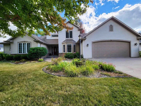 $524,900 | 1827 Orchard Blossom Drive, Appleton, WI 54915