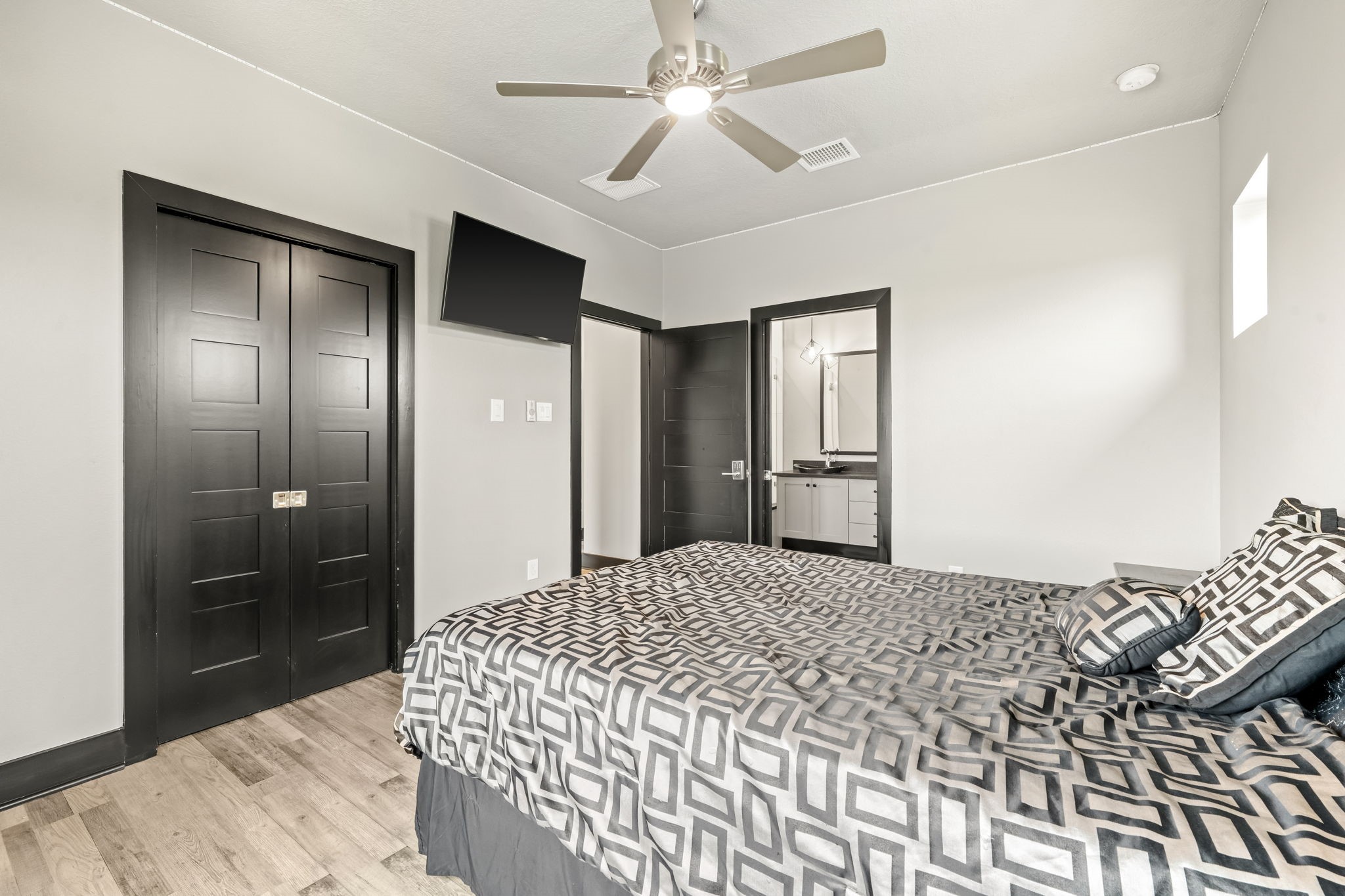 2856 Wolcek Road Crosby, TX 77532 - Photo 31 of 48 Alternate view of the upstairs secondary ensuite bedroom.