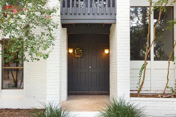 a view of entrance gate of house