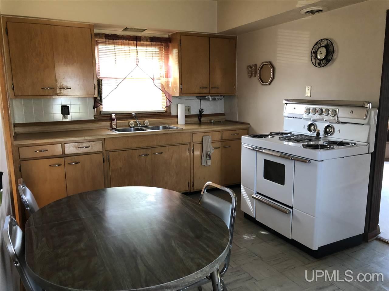 1009 North 3rd Street Escanaba, MI 49829 - Photo 2 of 21