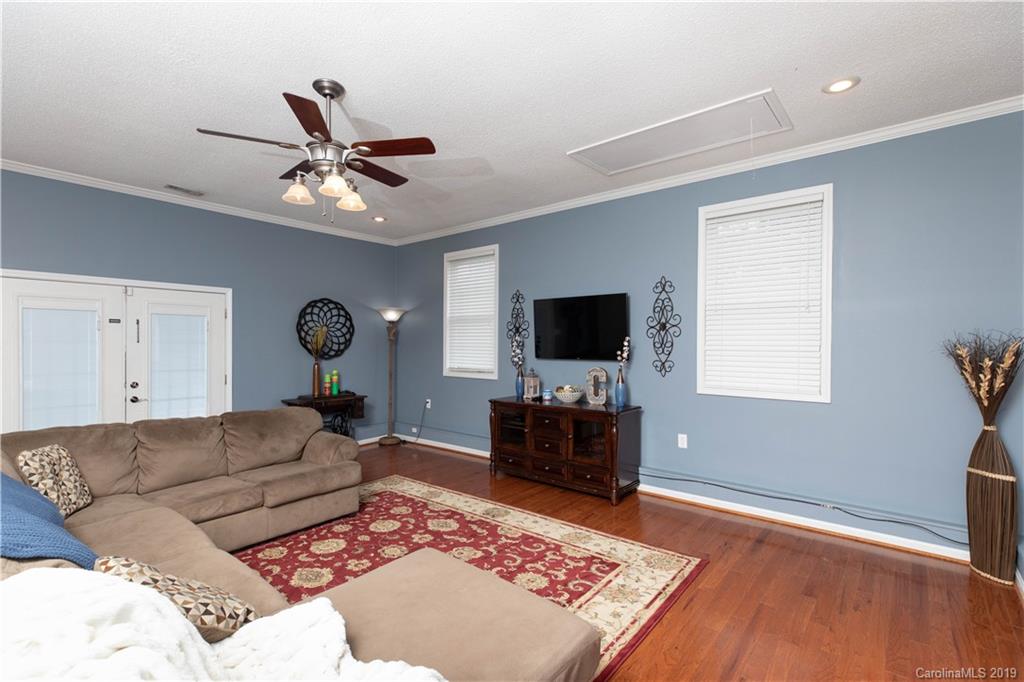 300 Farris Road Clover, SC 29710 - Photo 5 of 24 Gallery Image 5