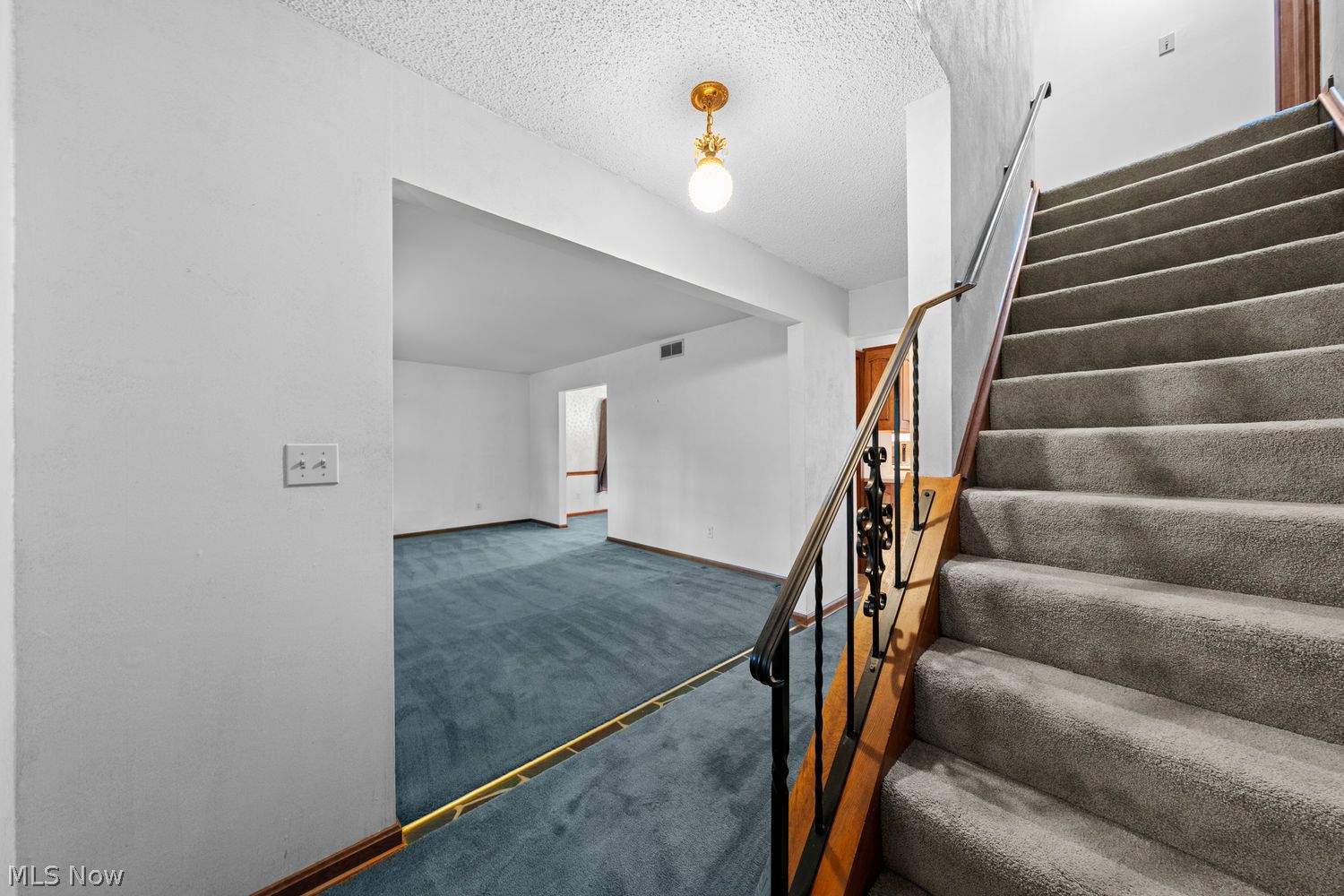 2407 Inas Drive Akron, OH 44321 - Photo 10 of 47 Gallery Image 10
