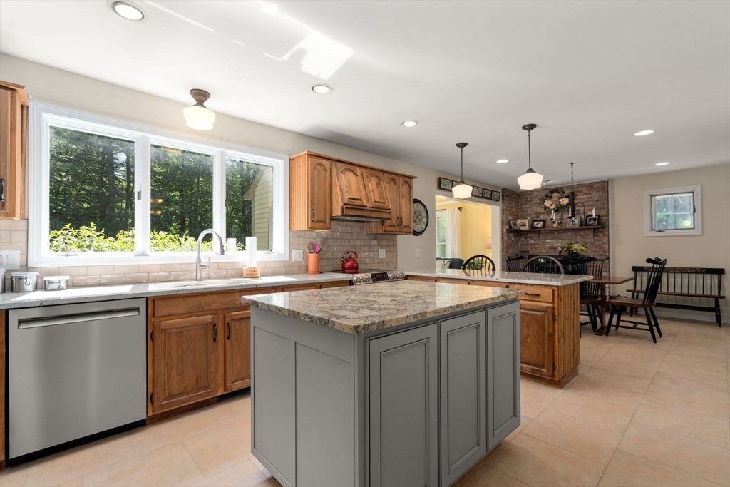 180 Loomis Ridge Road Westfield, MA 01085 - Photo 7 of 39