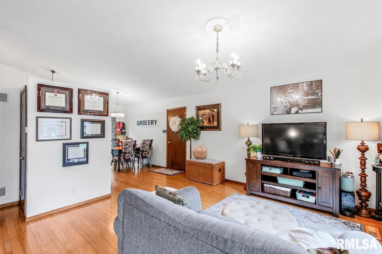 6524 North Post Oak Road Peoria, IL 61615 - Photo 9 of 38 Gallery Image 9