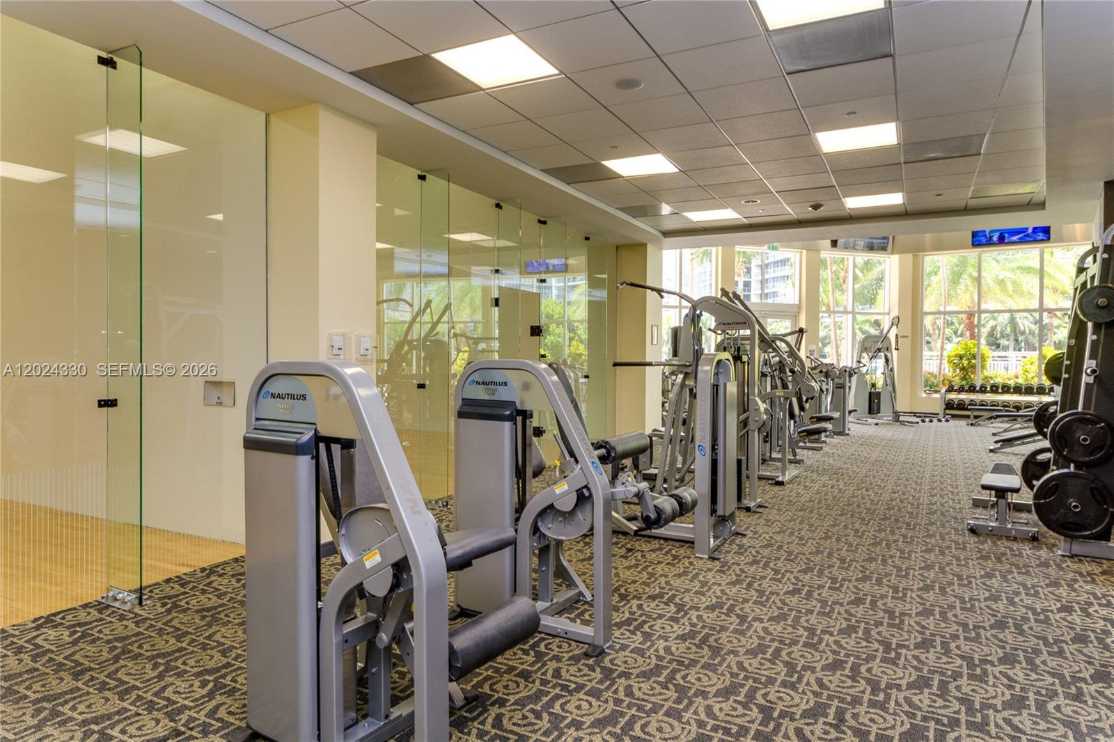 901 Brickell Key Boulevard, Unit 2006 Miami, FL 33131 - Photo 39 of 41 Racquet Ball Courts - GYM