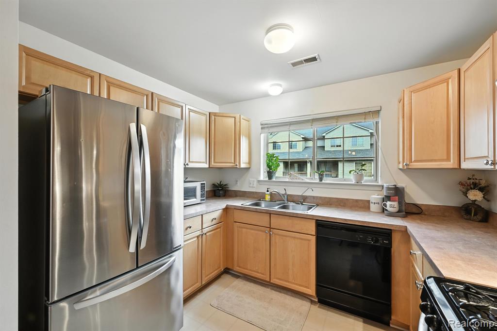 16836 Farmington Road Livonia, MI 48154 - Photo 11 of 24 Gallery Image 11