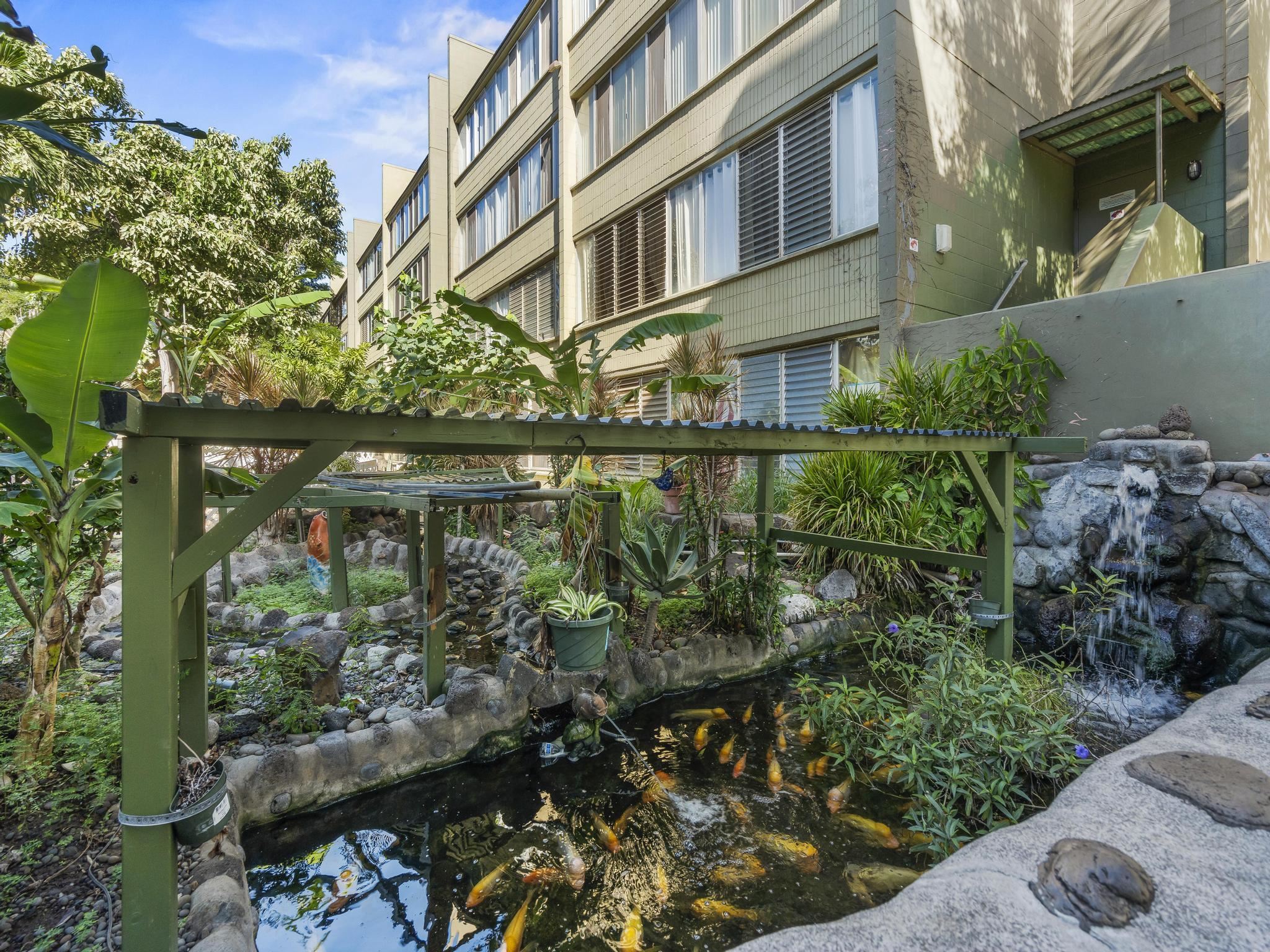 111 Kahului Beach Road, Unit D406 Kahului, HI 96732 - Photo 27 of 30 front view of a building with a yard