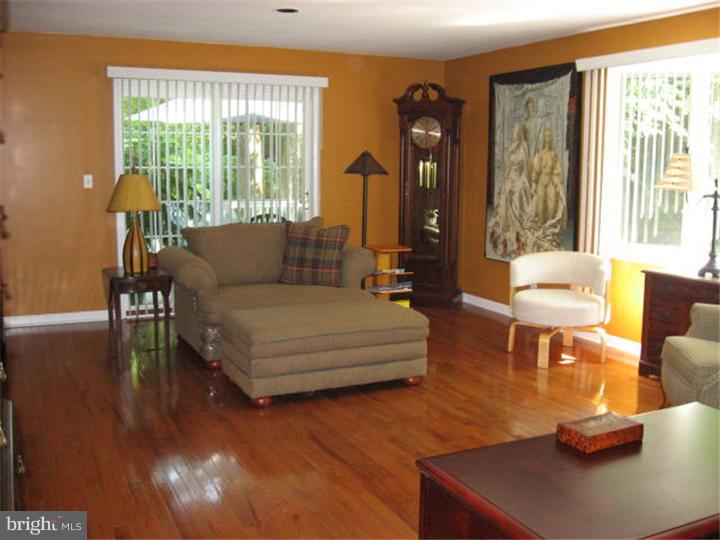232 Fenwick Road Mannington, NJ 08098 - Photo 3 of 20 Living Room