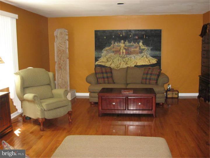 232 Fenwick Road Mannington, NJ 08098 - Photo 4 of 20 Living Room