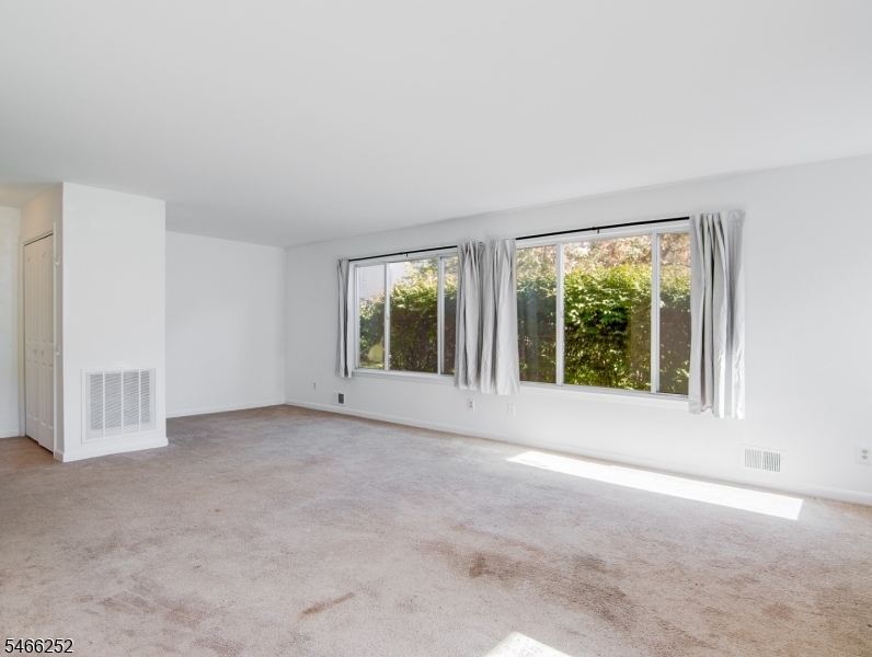 92 Falcon Ridge Way North, Unit 2 Hamburg, NJ 07419 - Photo 6 of 18 Gallery Image 6