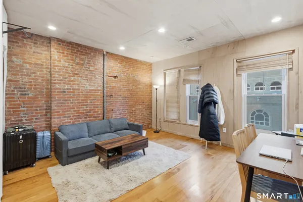 $2,600 | 261 Orange Street, New Haven, CT 06510