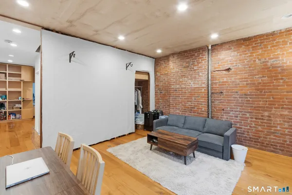 $2,600 | 261 Orange Street, New Haven, CT 06510