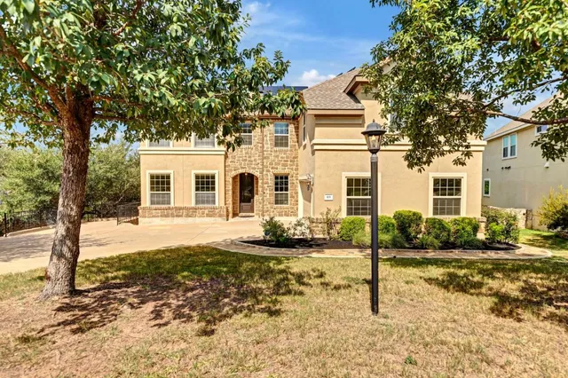 $950,000 | 103 Tonkawa Trail West, Lakeway, TX 78738