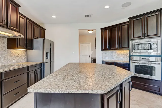 $950,000 | 103 Tonkawa Trail West, Lakeway, TX 78738