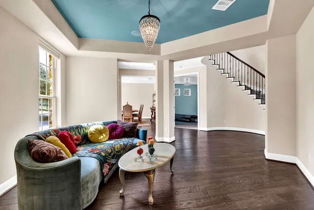 $950,000 | 103 Tonkawa Trail West, Lakeway, TX 78738