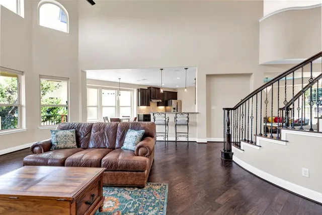 $950,000 | 103 Tonkawa Trail West, Lakeway, TX 78738