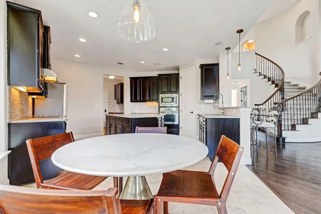 $950,000 | 103 Tonkawa Trail West, Lakeway, TX 78738