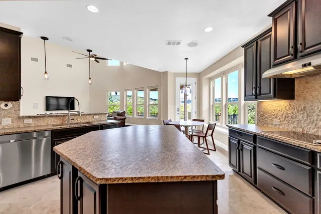 $950,000 | 103 Tonkawa Trail West, Lakeway, TX 78738