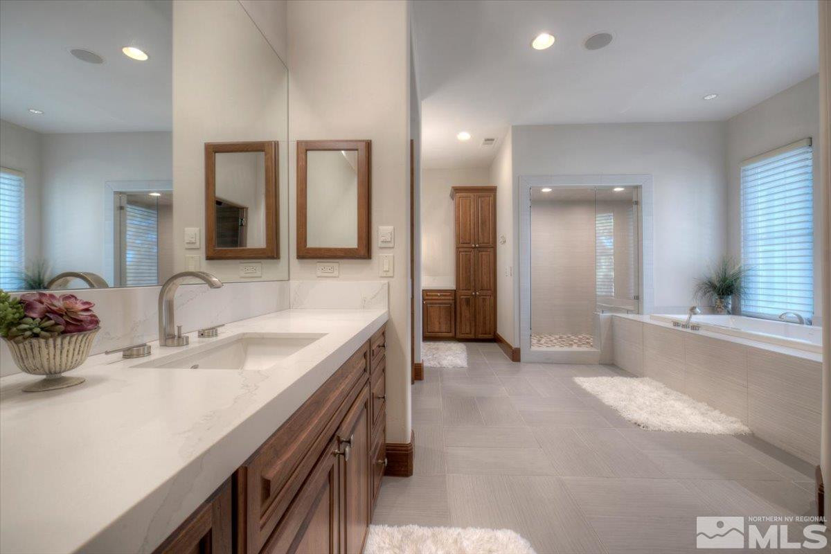6090 Lake Geneva Drive Reno, NV 89511 - Photo 17 of 40 Primary Bath