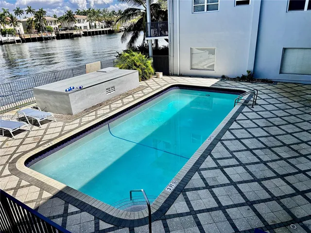 $2,000 | 2200 South Ocean Drive, Unit N312, Hollywood, FL 33019