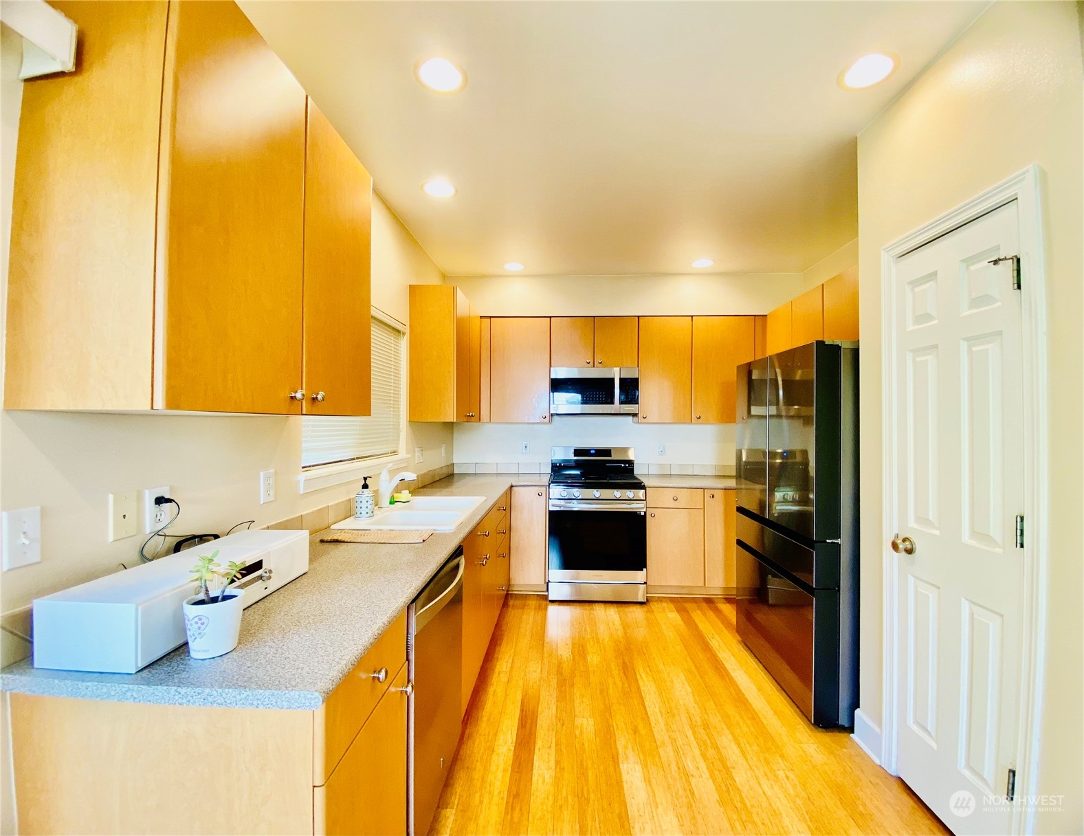 5014 Lake Place South, Unit A Renton, WA 98055 - Photo 9 of 21 Gallery Image 9