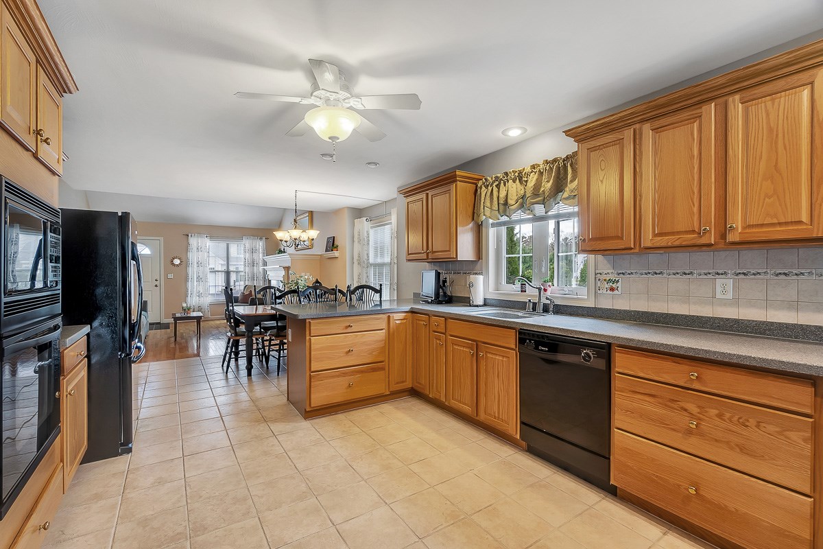 76 Pleasant Street Windham, NH 03087 - Photo 5 of 40 Gallery Image 5