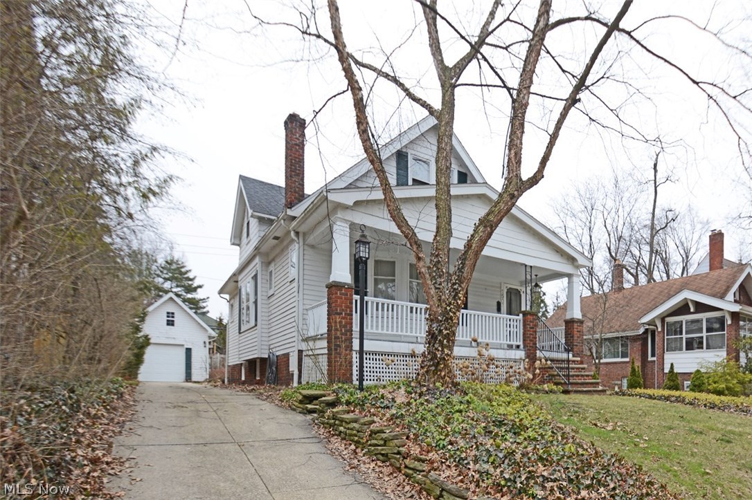 1507 Crest Road Cleveland, OH 44121 - Photo 2 of 34