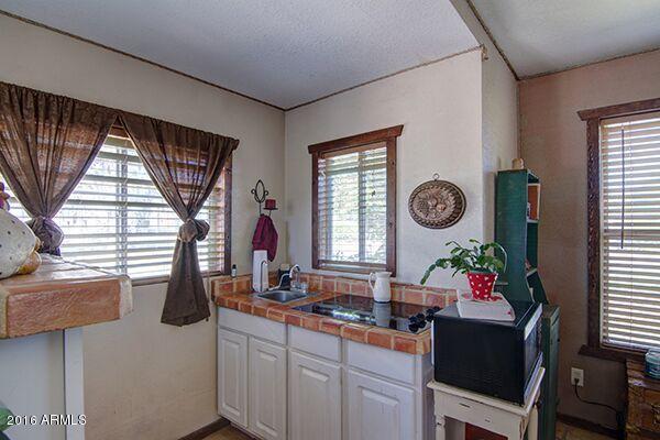 16805 South Greenfield Road Gilbert, AZ 85295 - Photo 20 of 31 Kitchenette in Guest House