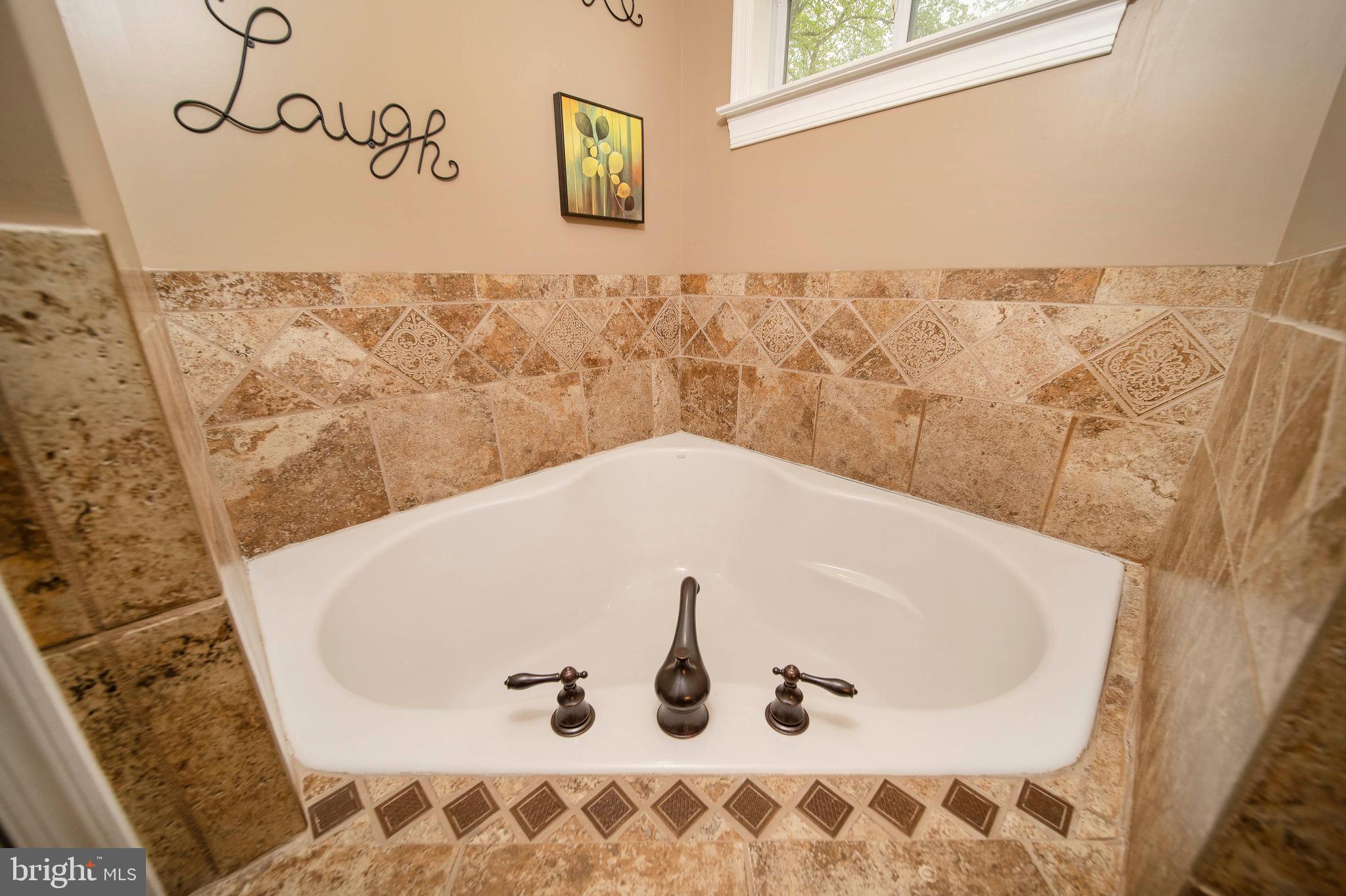 38 Meadow Road New Castle, DE 19720 - Photo 22 of 30 Bathroom with soaking tub