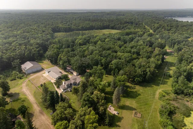 $874,900 | 27181 Ridgewood Drive, Merrifield, MN 56465