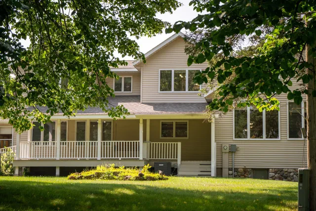 $874,900 | 27181 Ridgewood Drive, Merrifield, MN 56465