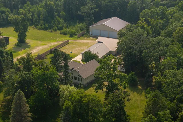 $874,900 | 27181 Ridgewood Drive, Merrifield, MN 56465