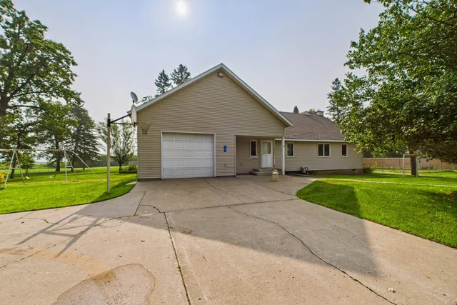 $874,900 | 27181 Ridgewood Drive, Merrifield, MN 56465