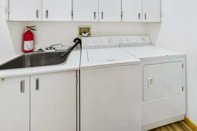 $874,900 | 27181 Ridgewood Drive, Merrifield, MN 56465