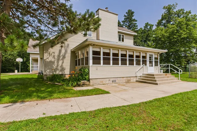 $874,900 | 27181 Ridgewood Drive, Merrifield, MN 56465