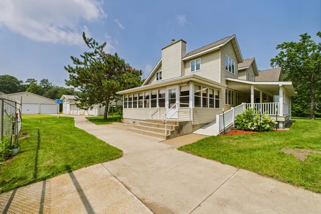 $874,900 | 27181 Ridgewood Drive, Merrifield, MN 56465