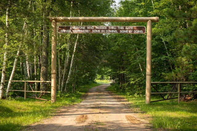 $874,900 | 27181 Ridgewood Drive, Merrifield, MN 56465