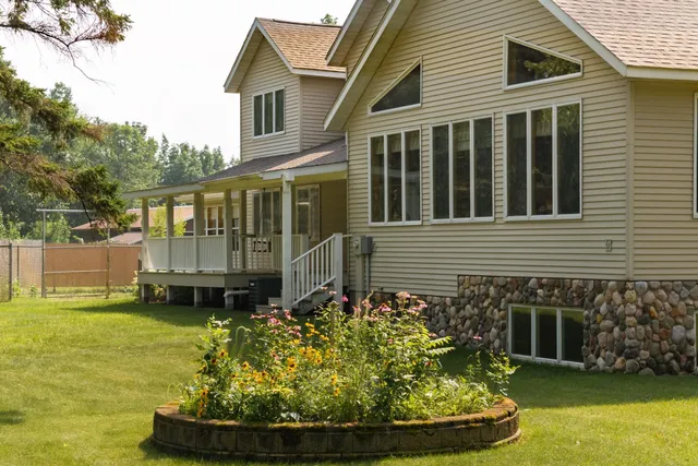 $874,900 | 27181 Ridgewood Drive, Merrifield, MN 56465