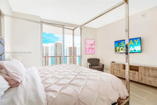 $7,000 | 2600 East Hallandale Beach Boulevard, Unit T3301, Hallandale Beach, FL 33009