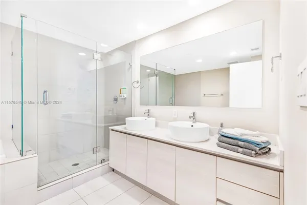 $7,000 | 2600 East Hallandale Beach Boulevard, Unit T3301, Hallandale Beach, FL 33009