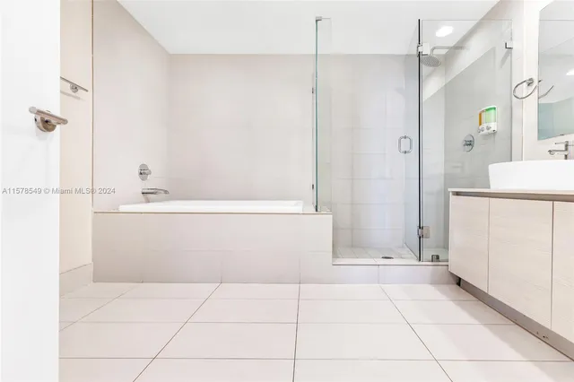 $7,000 | 2600 East Hallandale Beach Boulevard, Unit T3301, Hallandale Beach, FL 33009