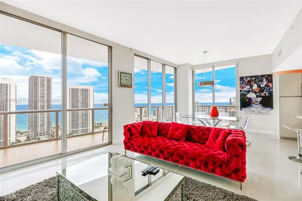 $7,000 | 2600 East Hallandale Beach Boulevard, Unit T3301, Hallandale Beach, FL 33009