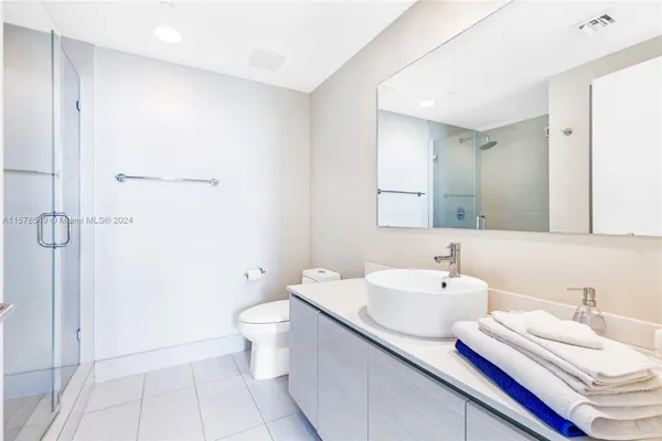 $7,000 | 2600 East Hallandale Beach Boulevard, Unit T3301, Hallandale Beach, FL 33009