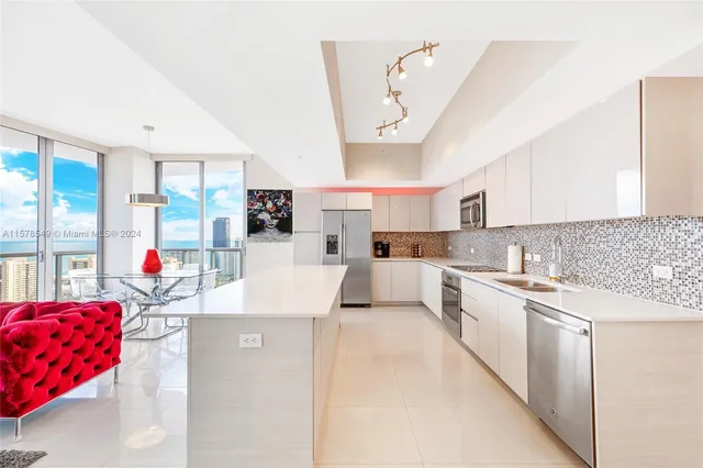 $7,000 | 2600 East Hallandale Beach Boulevard, Unit T3301, Hallandale Beach, FL 33009