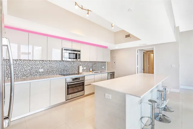 $7,000 | 2600 East Hallandale Beach Boulevard, Unit T3301, Hallandale Beach, FL 33009