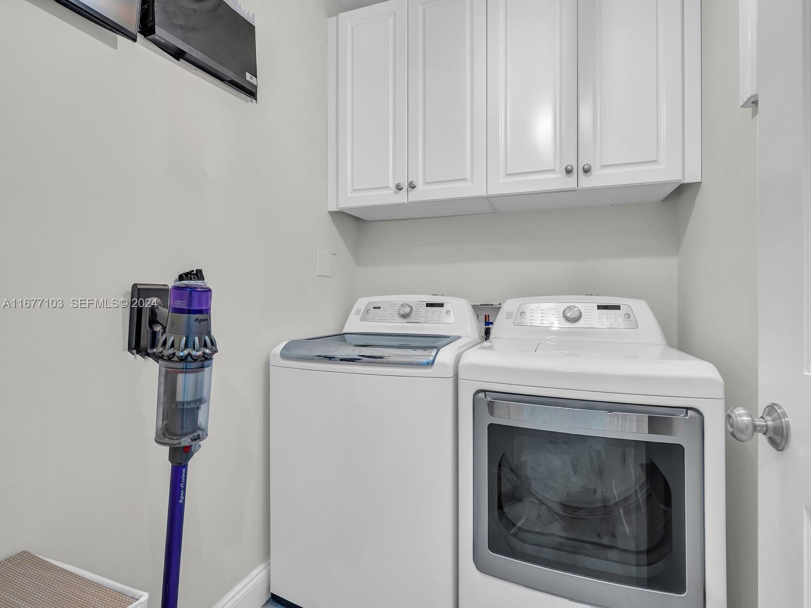 3 North Drive Key Largo, FL 33037 - Photo 28 of 54 a utility room with dryer and washer