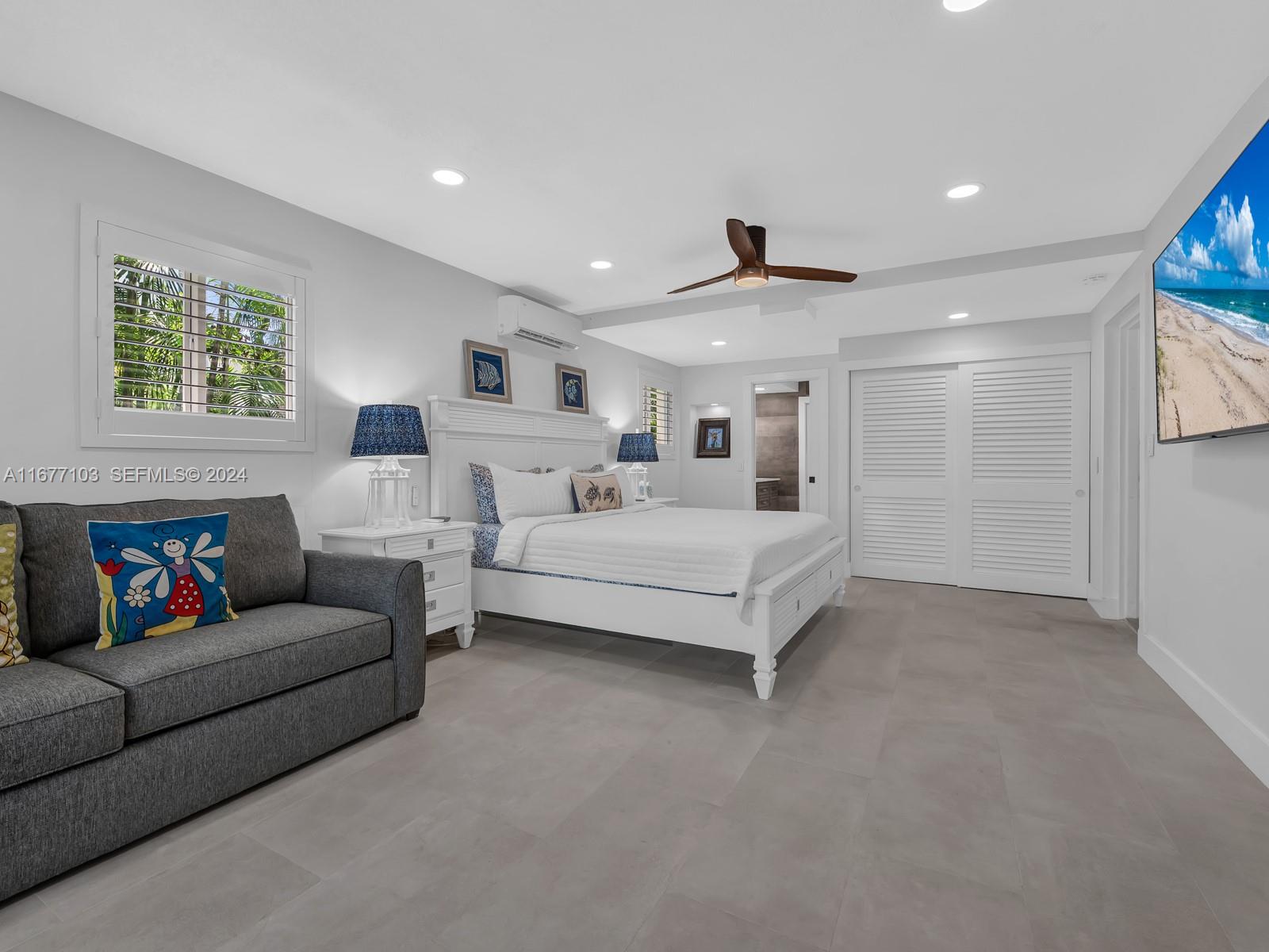 3 North Drive Key Largo, FL 33037 - Photo 45 of 54 a spacious bedroom with a bed and a couch