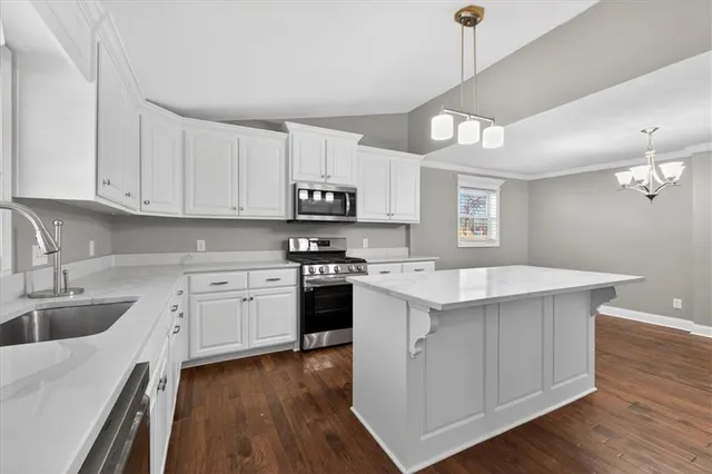 $325,000 | 201 South Jackson Street, Spring Hill, KS 66083