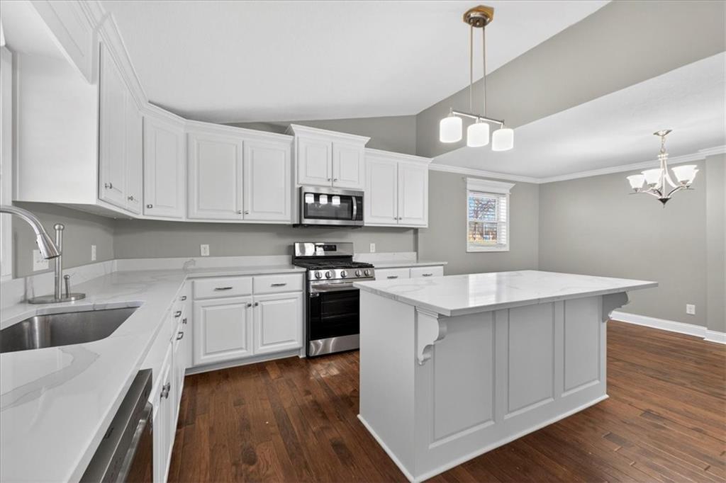 201 South Jackson Street Spring Hill, KS 66083 - Photo 13 of 53