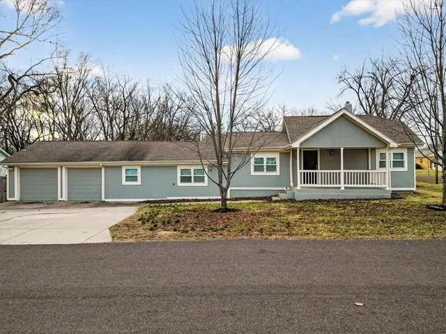 $325,000 | 201 South Jackson Street, Spring Hill, KS 66083